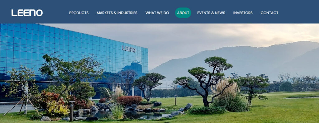 리노공업 부산 본사 사옥 전경과 정원